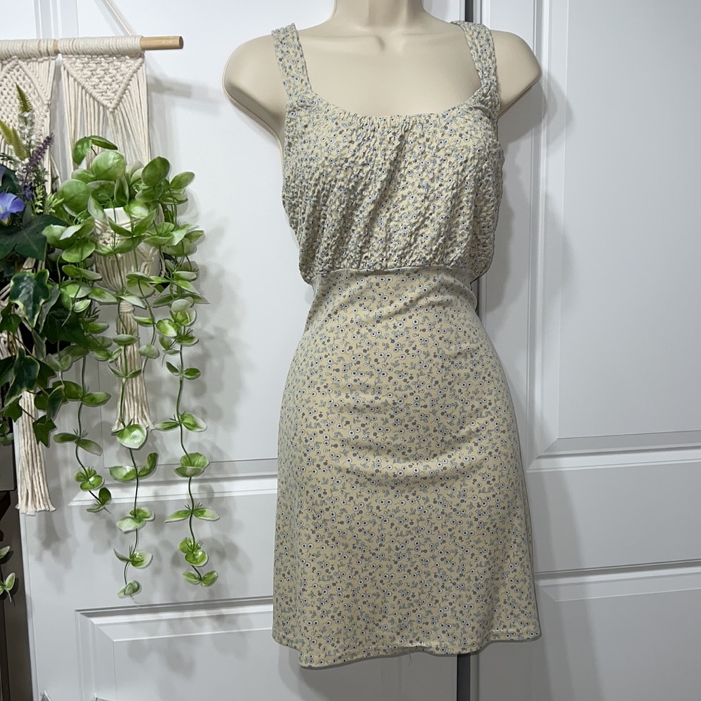🌸3 for $20🌸☀️🌻Baby Doll Dress, (small)Yellow with Blue & White Daisies☀️😍